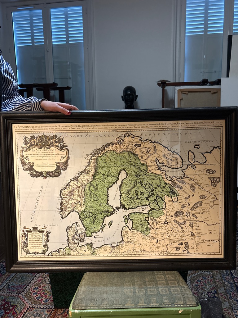 Carte de la Scandinavie et les environs encadrée sous verre. — Sans titre