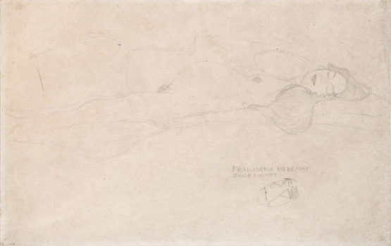  — Femme enceinte allongée