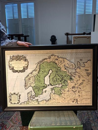 Carte de la Scandinavie et les environs encadrée sous verre. — Sans titre