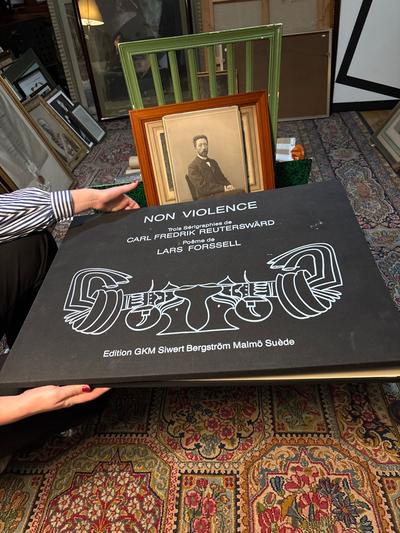 Carl Fredrik REUTERSWÄRD — "Non violence".