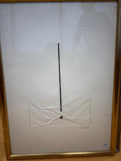 Liliana Porter — Cubierta para un objeto (1970) Papier froissé et ficelle découpage (multiple) Signée et datée en bas à droite