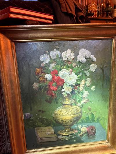 Ernest Quost — Vase de fleurs et livre posé sur une table dans un jardin